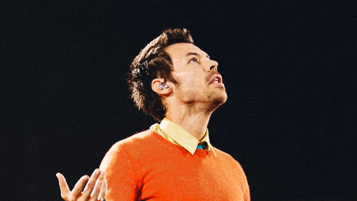 Harry Styles Chokes During Wembley Performance