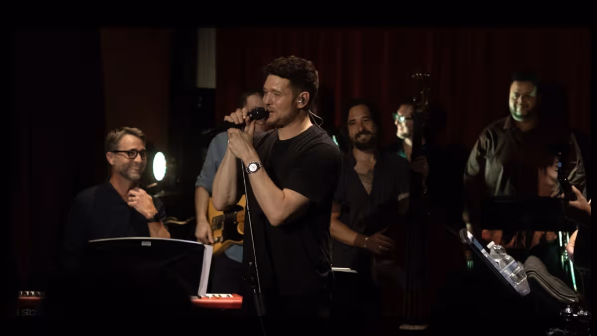 Michael Bublé surprises fans at Dublin pub gig