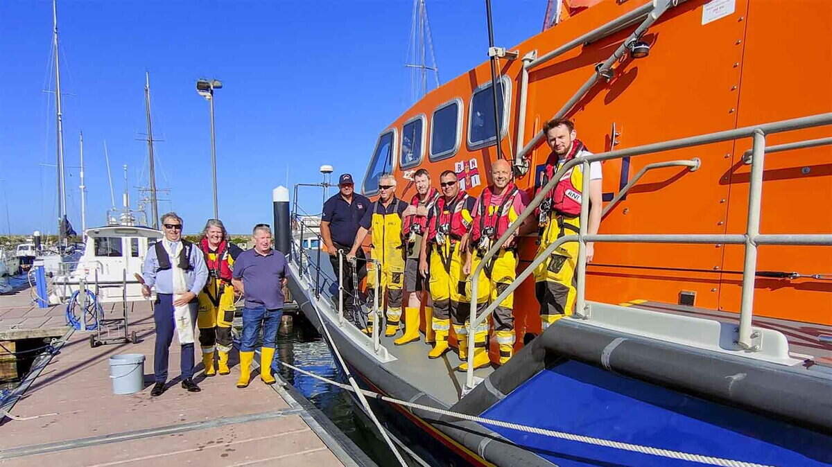 Kilmore Quay RNLI Responds to Sinking Yacht