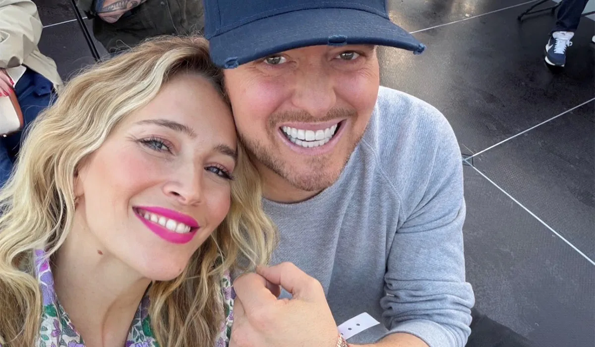 Michael Bublé Enjoys Date Night in Dublin