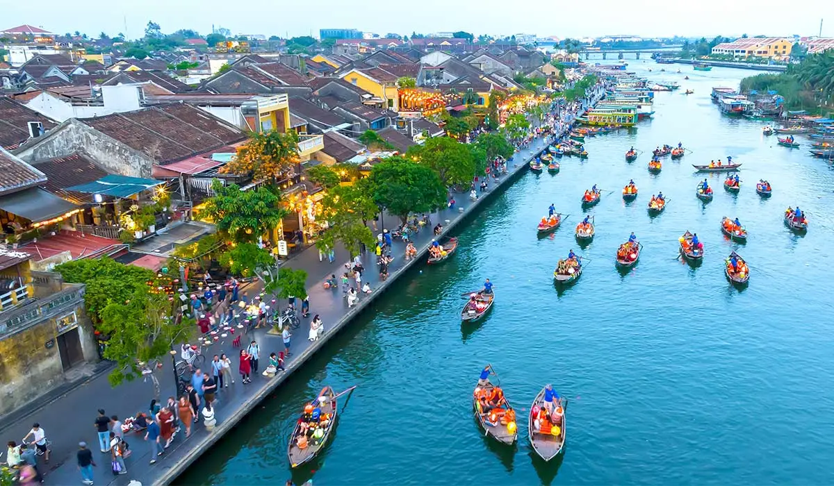 Travelers Explore Vietnam Over 12-Day Journey