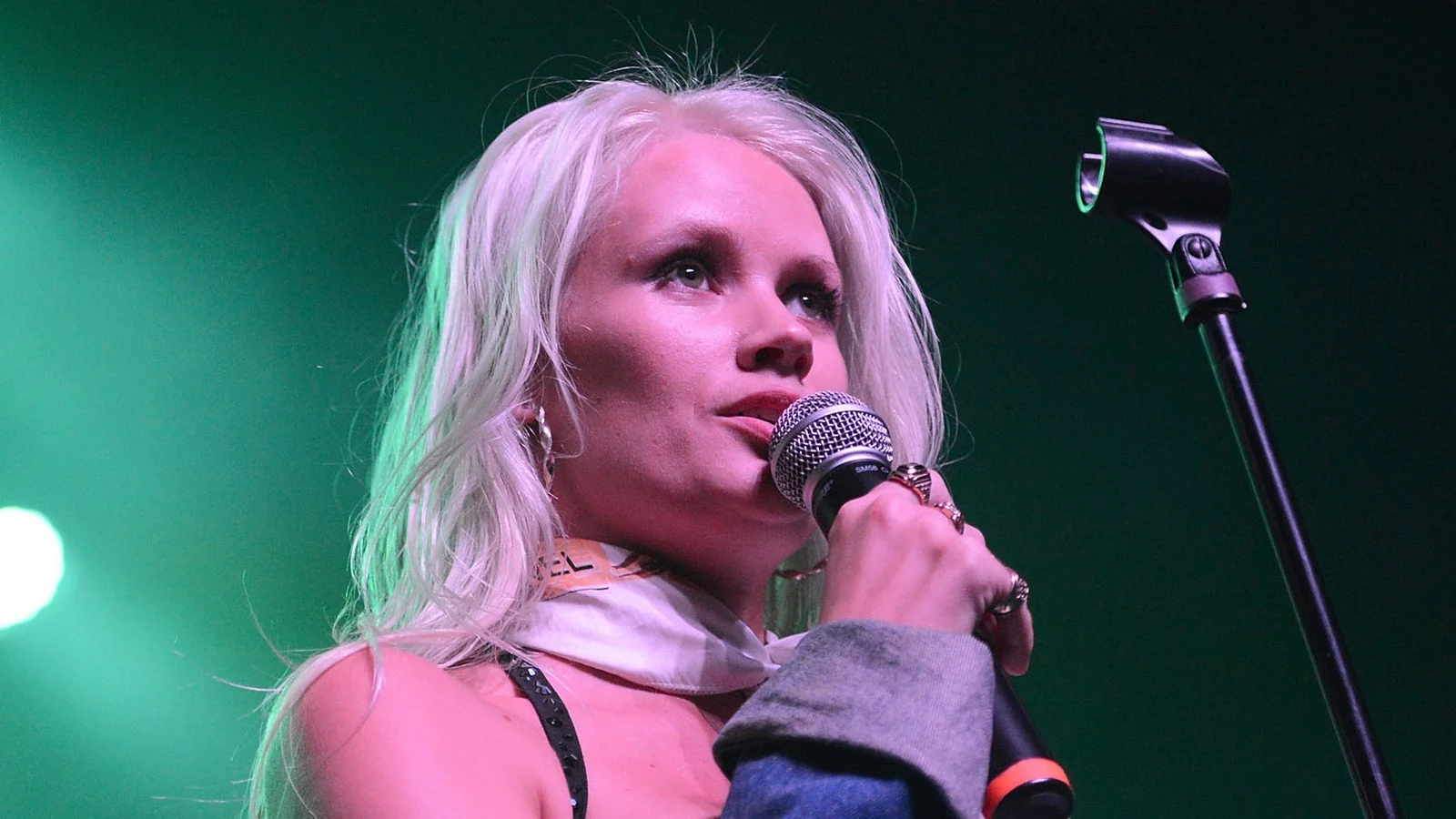 Lauren Bennett, Party Rock Anthem Singer, Dies