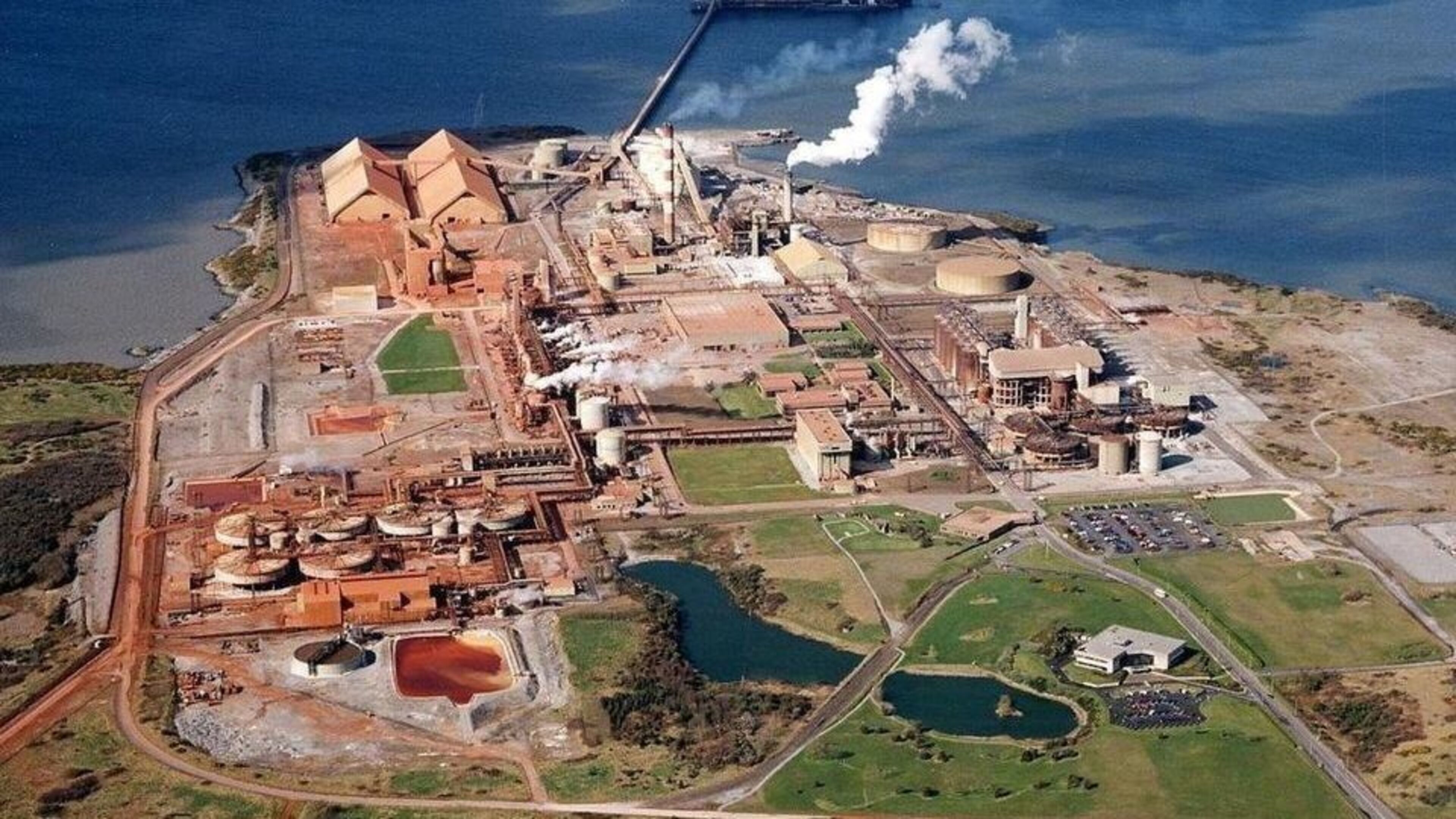 MEPs Divided Over Sanctions on Alumina Plant