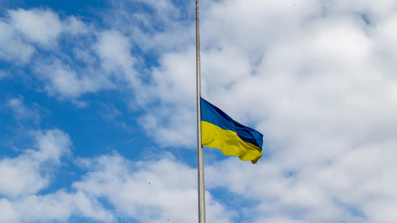 Fresh Russian Attacks Hit Kyiv Amid NATO Summit