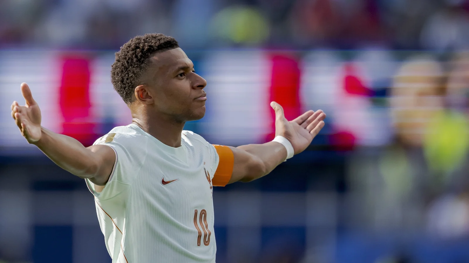 France Defeats Morocco 2-0 in World Cup