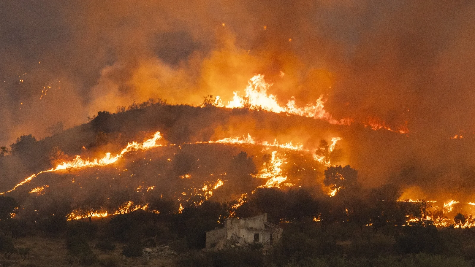 Slight improvement in Spain wildfire containment