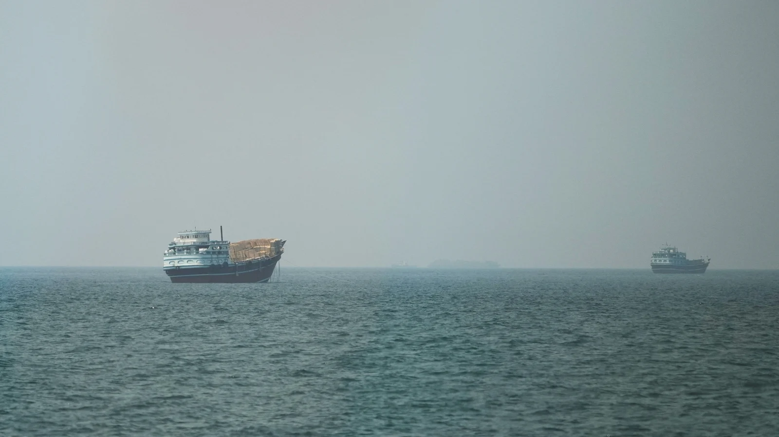 Iranian Missiles Strike Emirati Oil Tankers