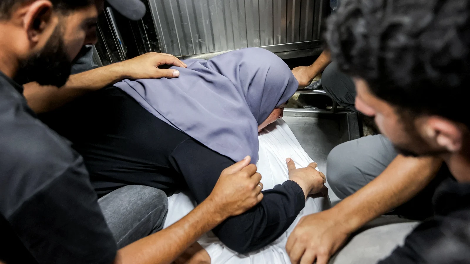 Israeli Fire Kills 10 in Gaza, Including Child