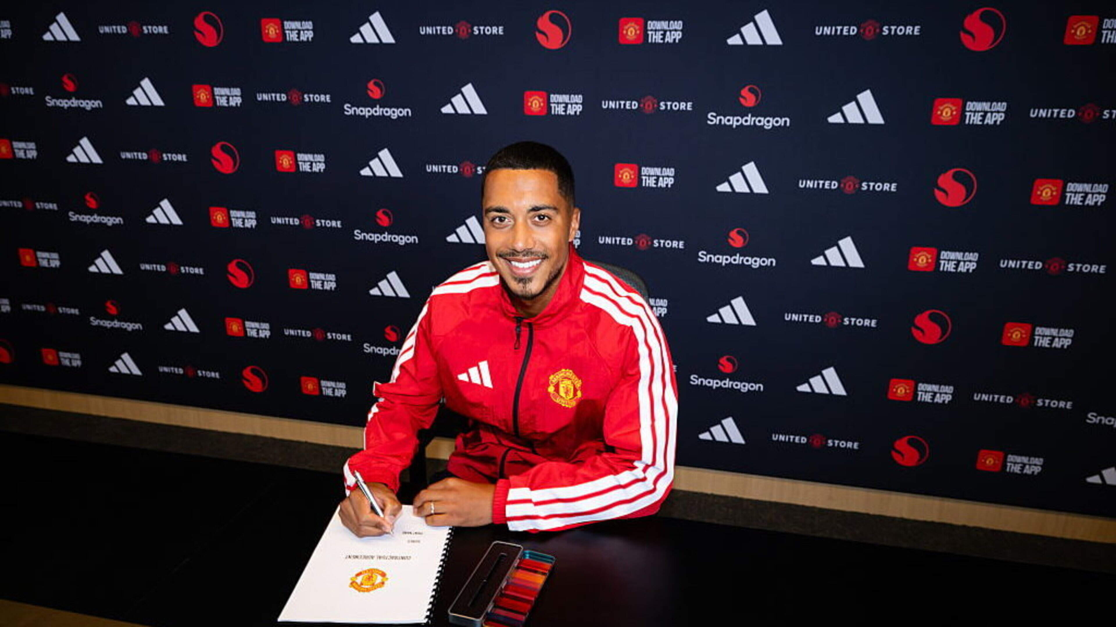 Youri Tielemans joins Man United for £35m