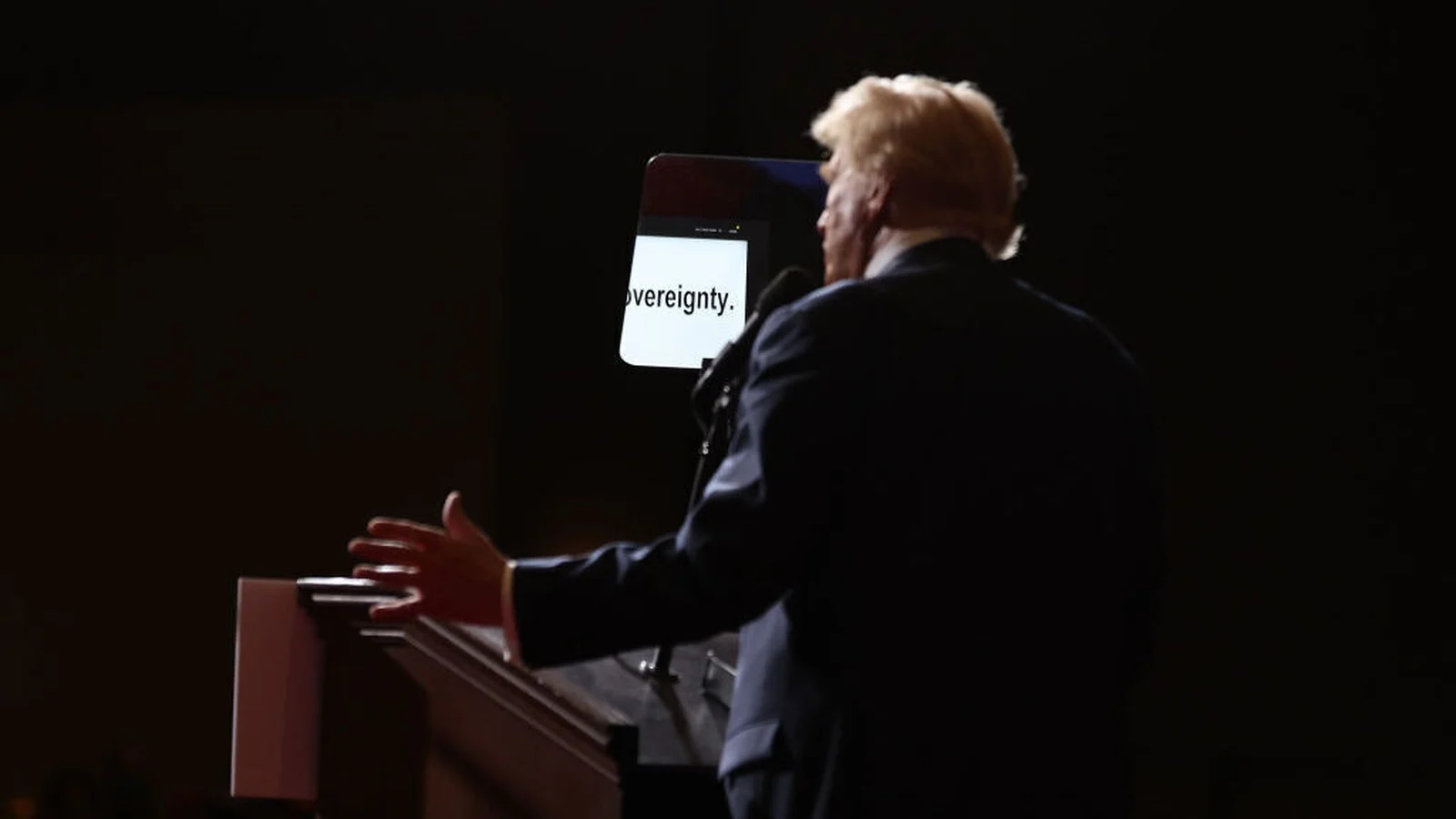 Trump Suspends Teleprompter Operator Over Betting Claims