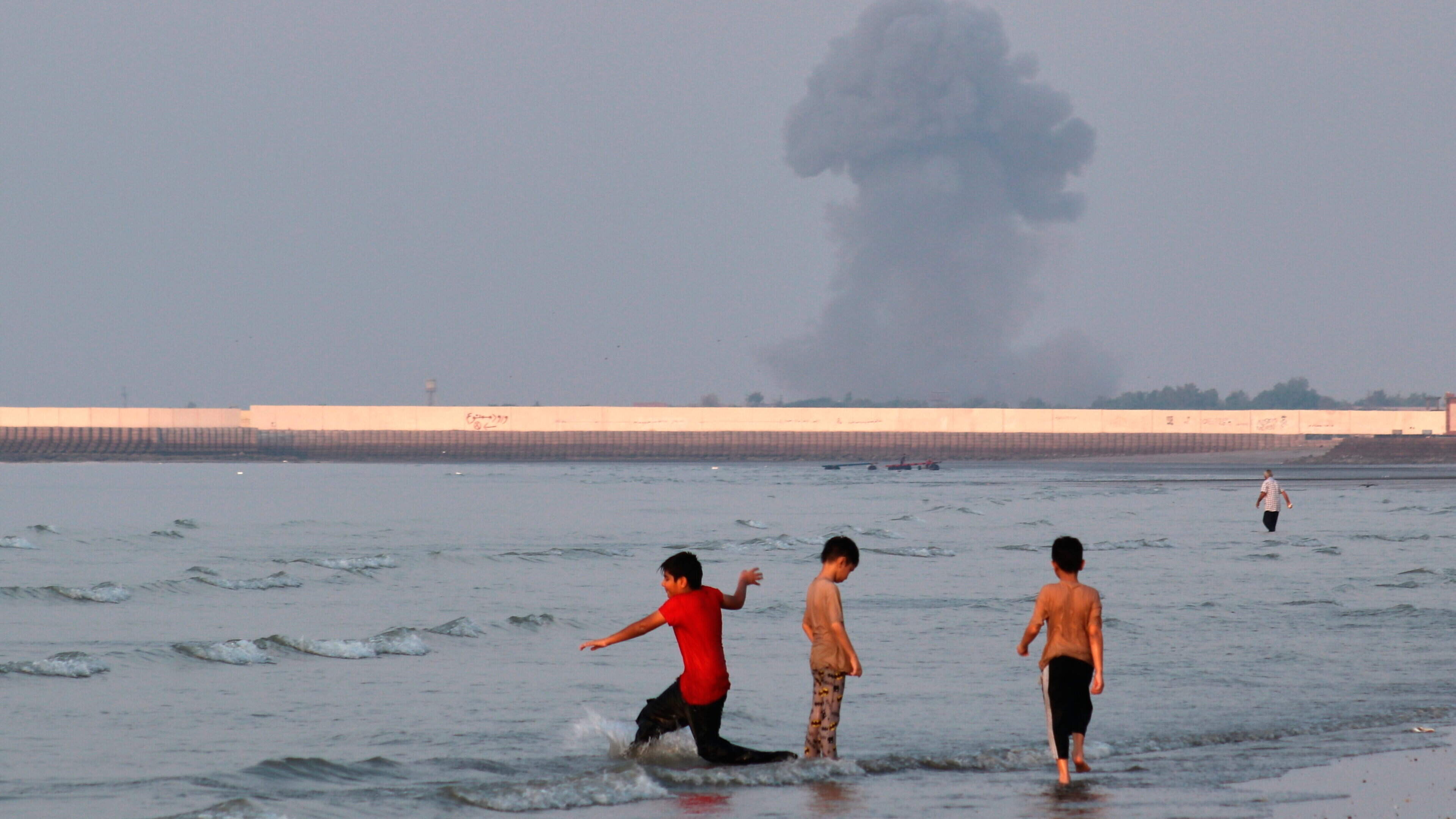 US and Iran Intensify Military Exchanges Amid Tensions