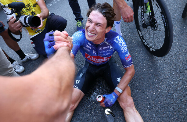 Jasper Philipsen Wins 17th Tour de France Stage