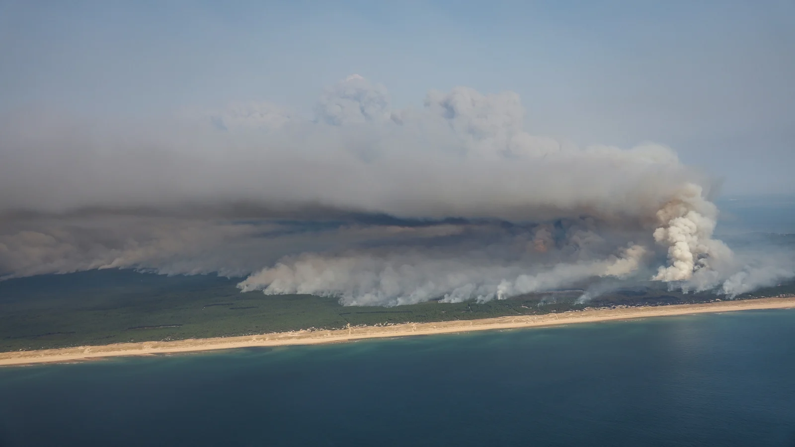 Wildfires prompt mass evacuations near Bordeaux