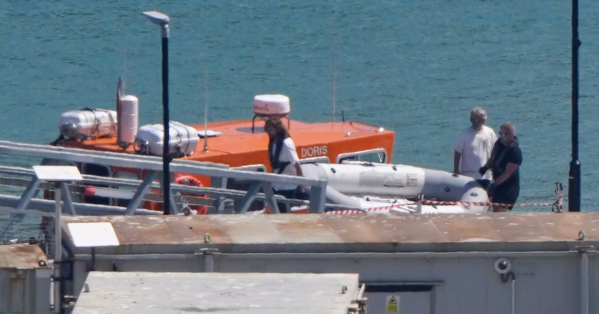 Migrants Row Across Channel to Reach UK