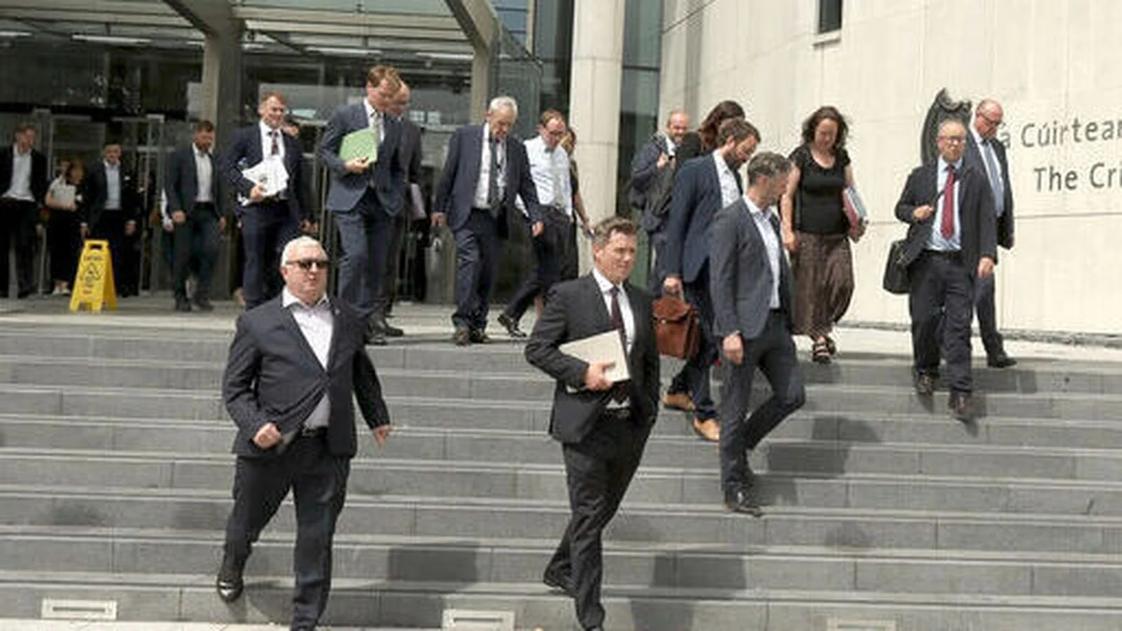 Solicitors' Service Withdrawal Continues for Three Days