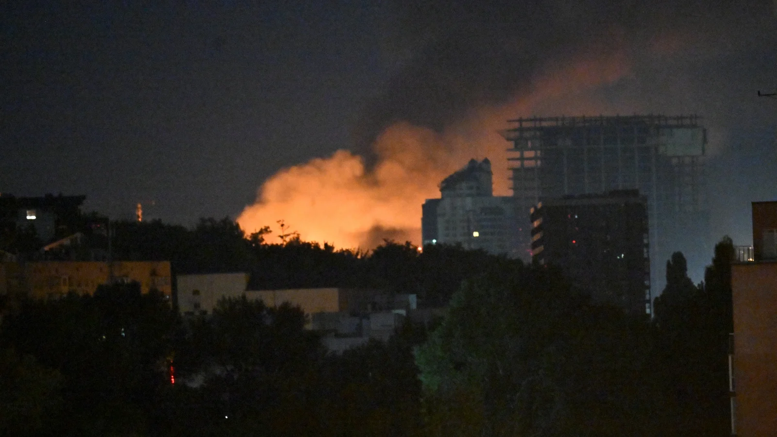 Four killed in fresh Russian strikes on Kyiv