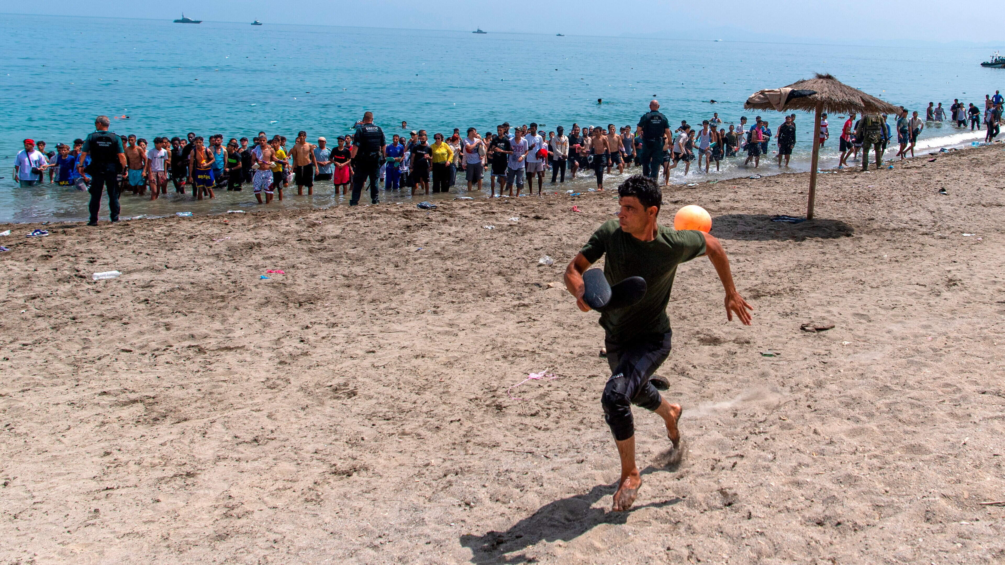 60,000 Migrants Cross into Spain, 67 Dead