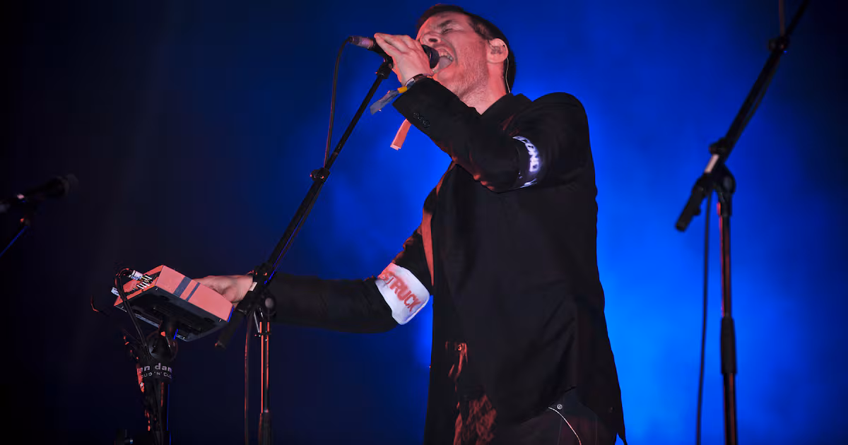 Massive Attack banned from Singapore for flag display