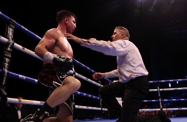 Chamberlain Defeats O'Leary in Competitive Boxing Match