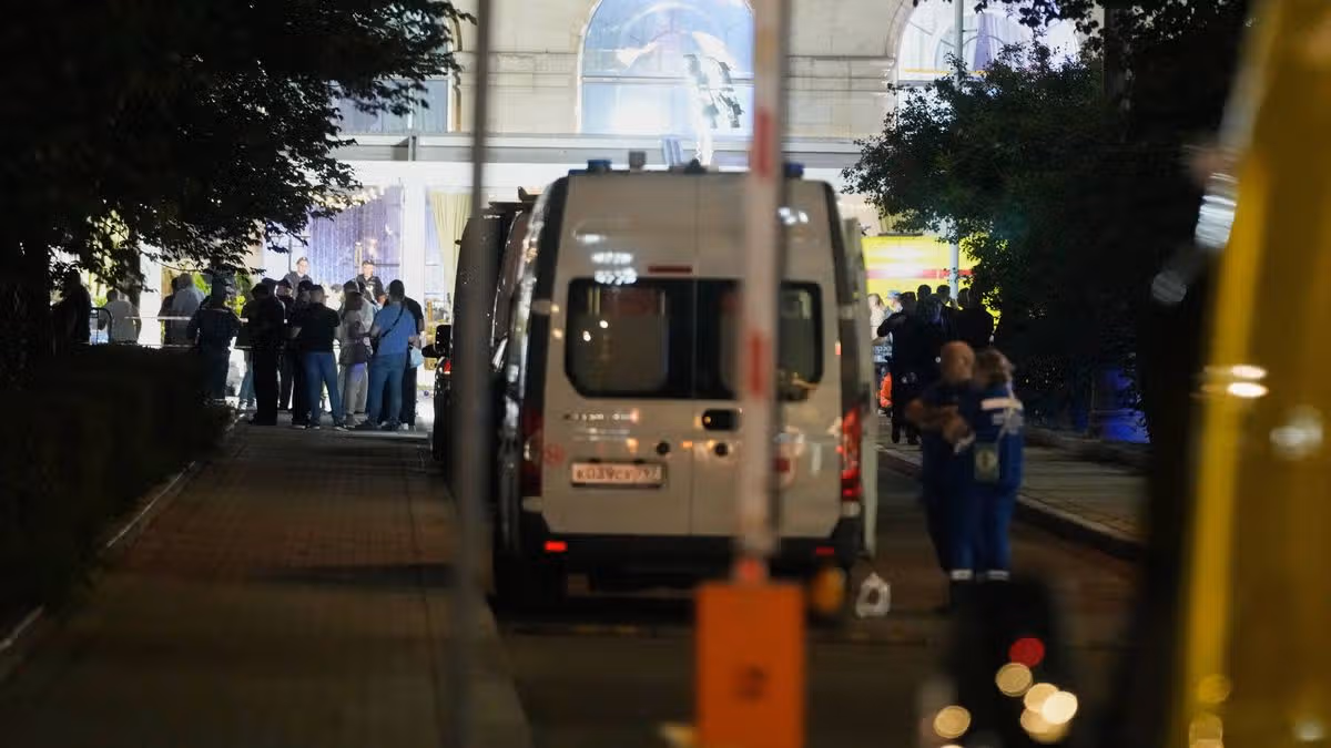 Moscow explosion kills three, injures 21