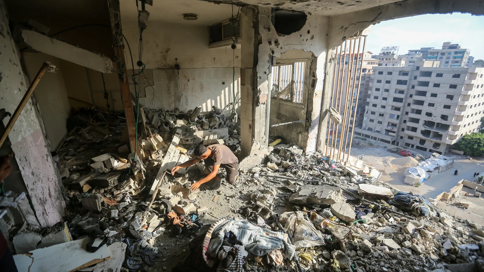 Israeli Strikes on Gaza Kill 13 People