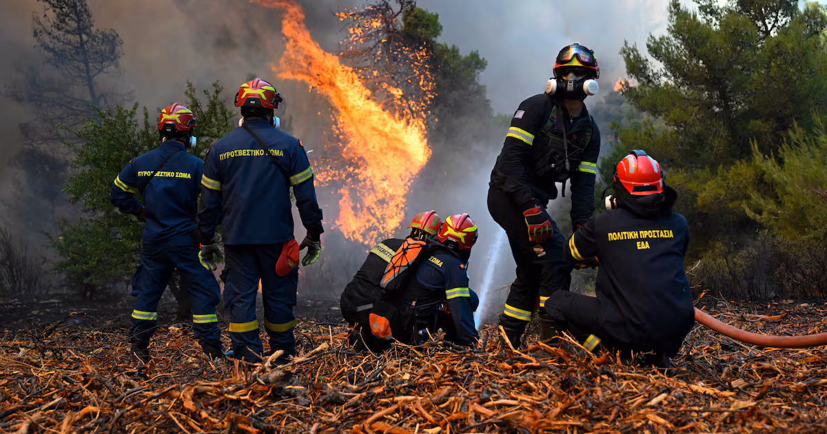 Greek wildfires halted after fatal helicopter crash