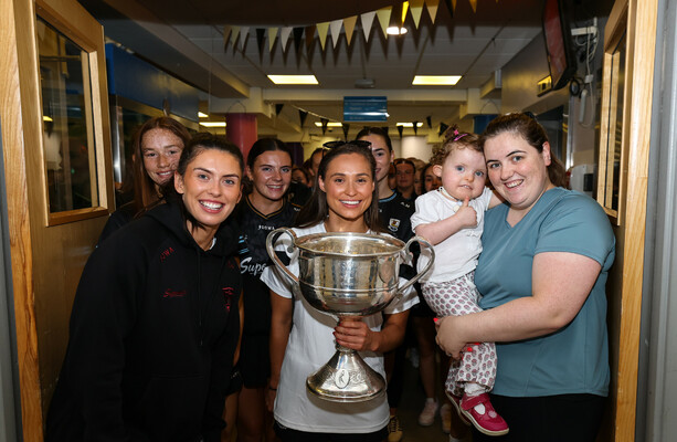 Galway Ladies Football Team Visits Children's Hospital