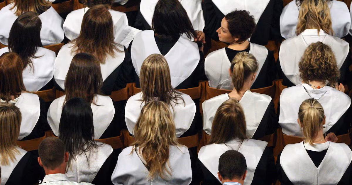 Record number of 18-year-olds admitted to university