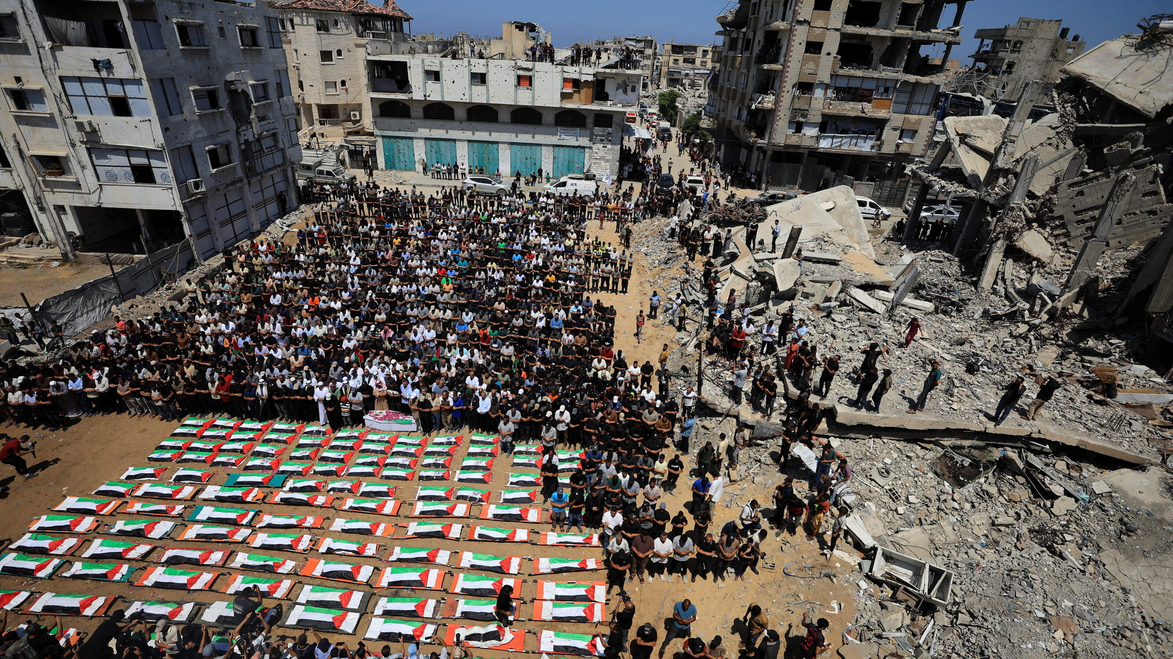 Largest mass funeral held in Gaza war