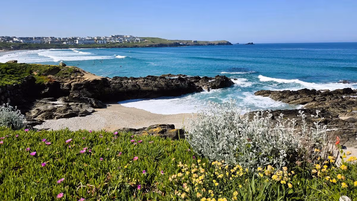 Father and daughter drown during beach holiday