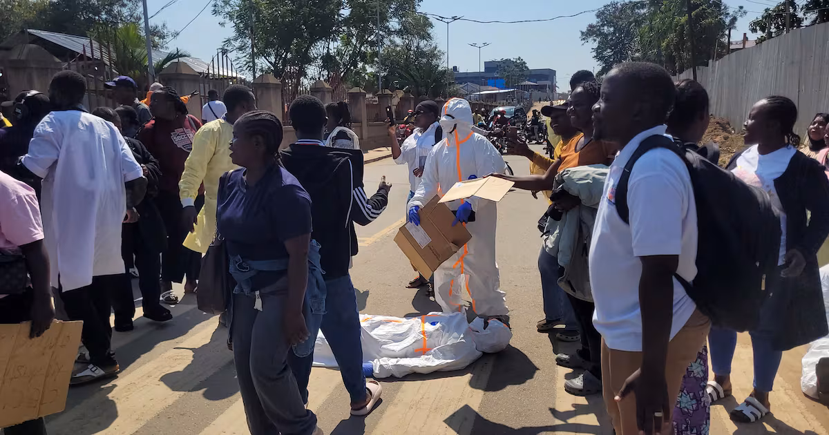 DR Congo Monitors Boat After Ebola Death
