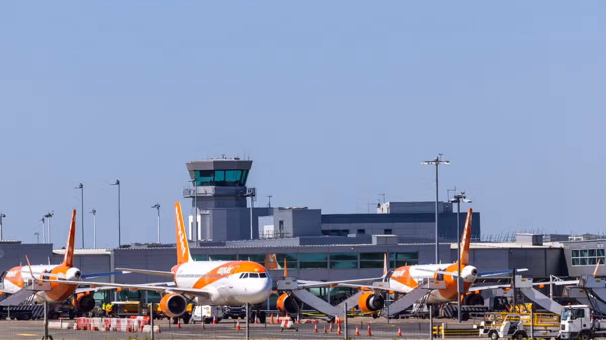 Major airport suspends all flights due to defect