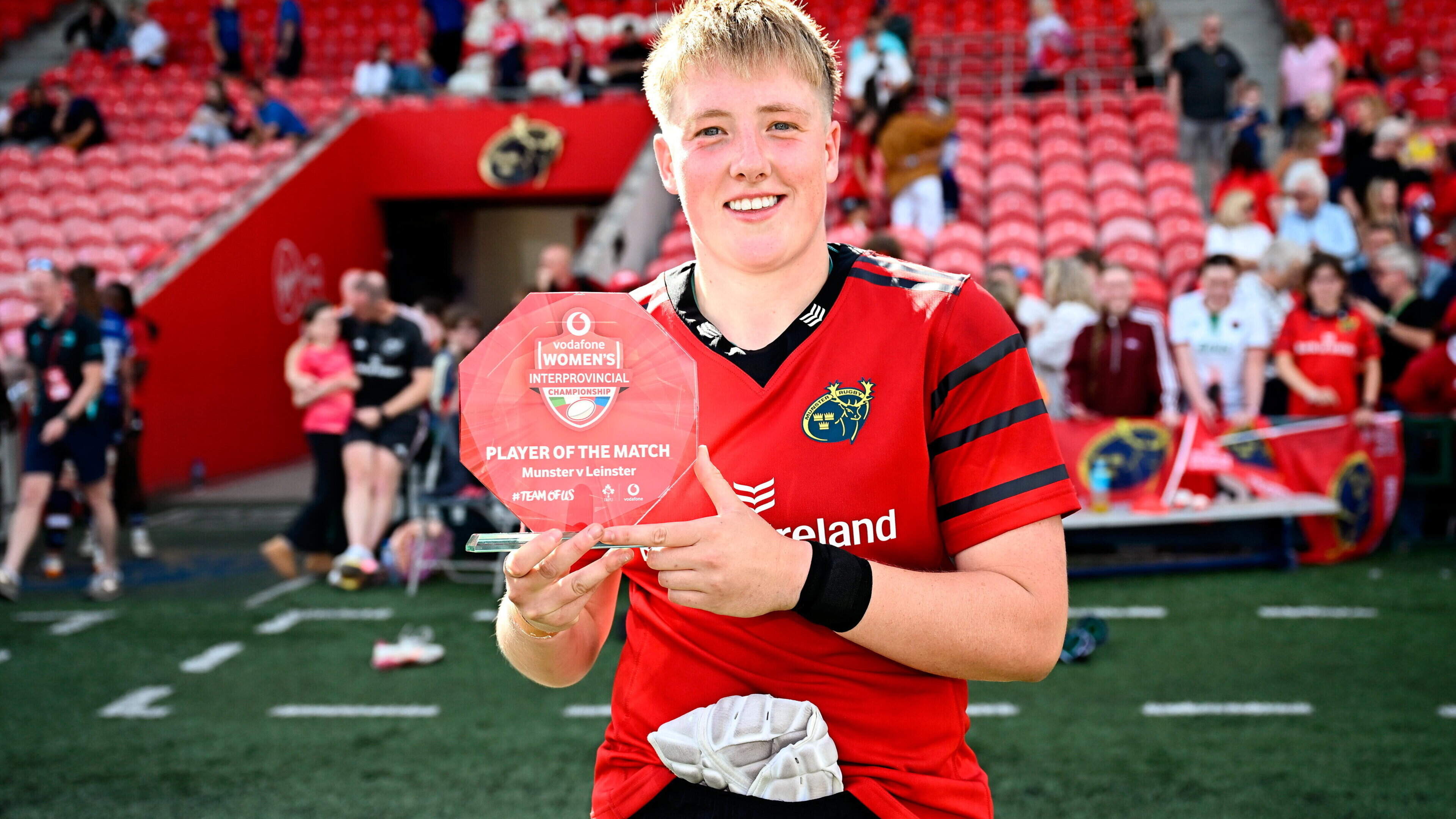 Munster Defeats Leinster by 20 Points