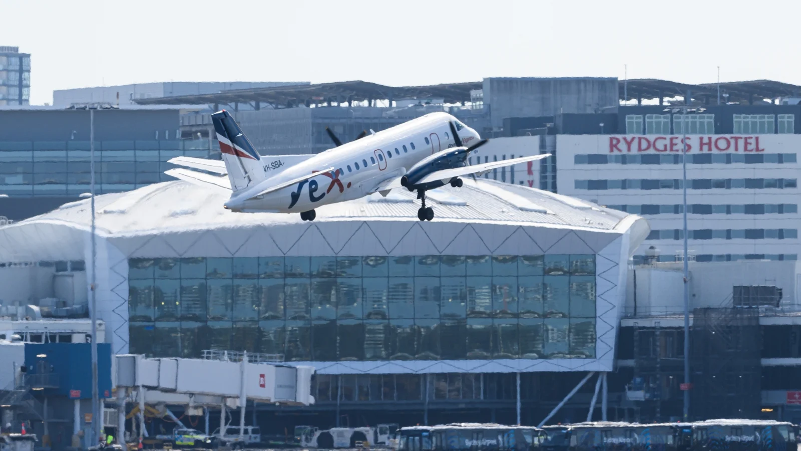 Investigation launched after near collision at Sydney Airport
