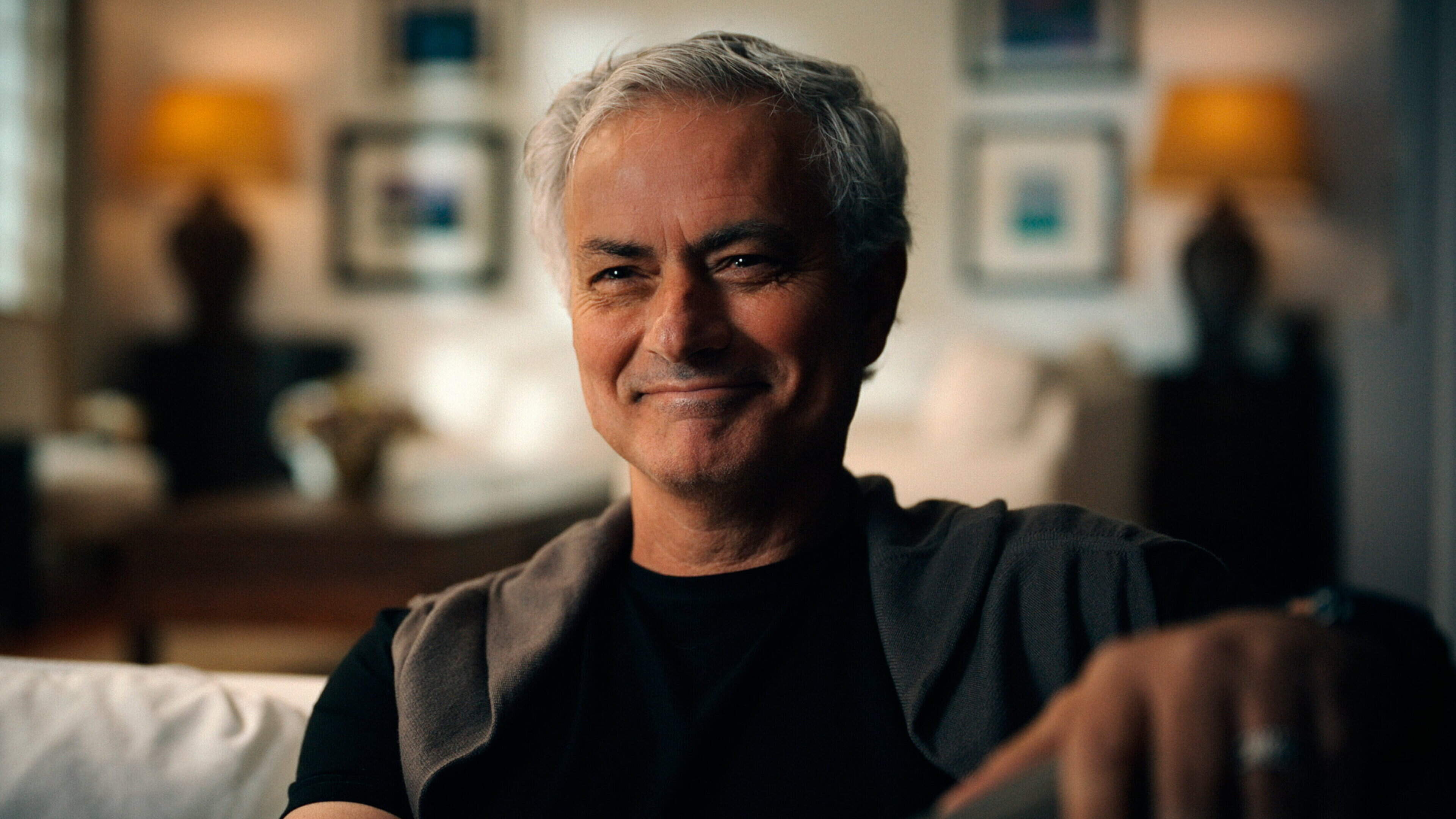 Mourinho signed contract to succeed Ferguson
