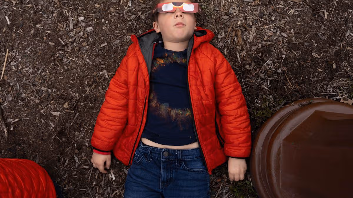 Solar Eclipse Watchers Warned About Fake Glasses