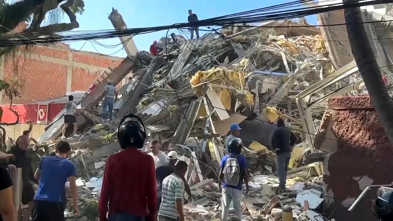 Buildings collapse after Colombia earthquake