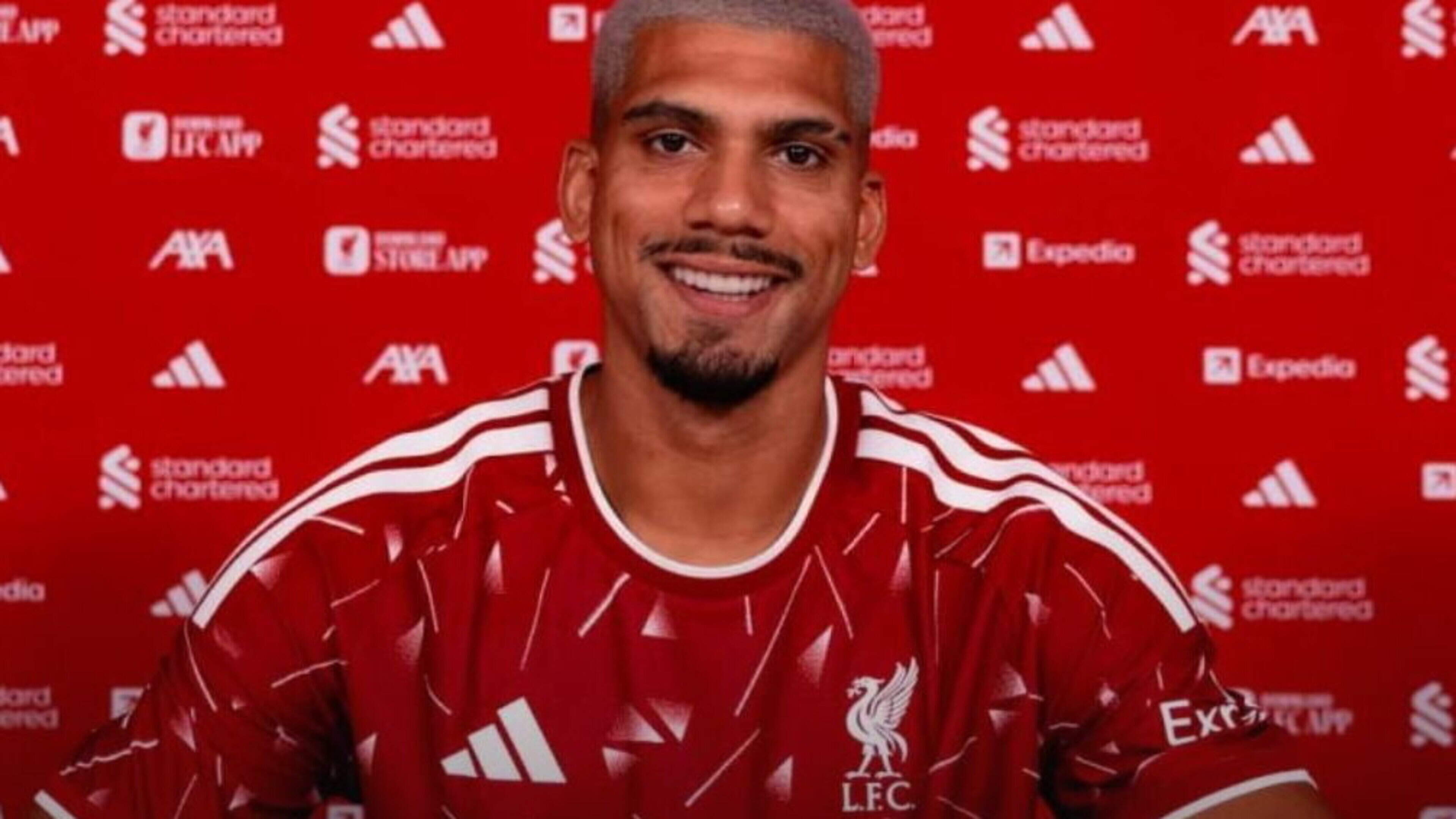 Liverpool Signs Ronald Araujo on Loan