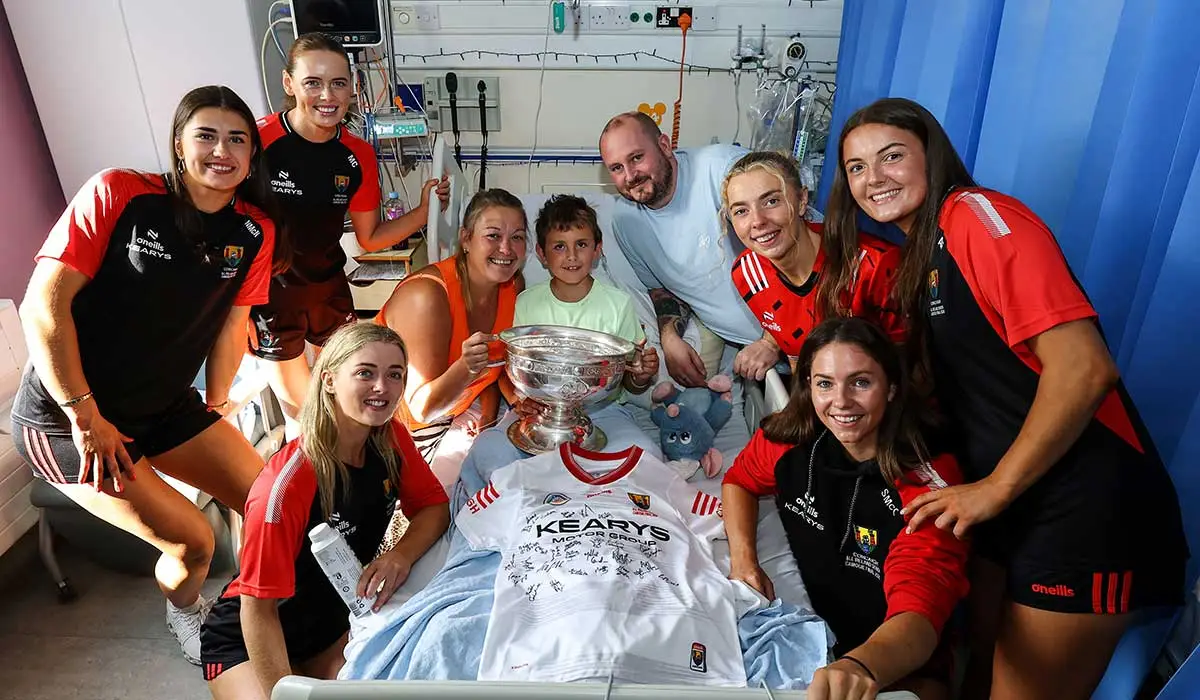 Cork Camogie Champions Visit Children at Temple Street