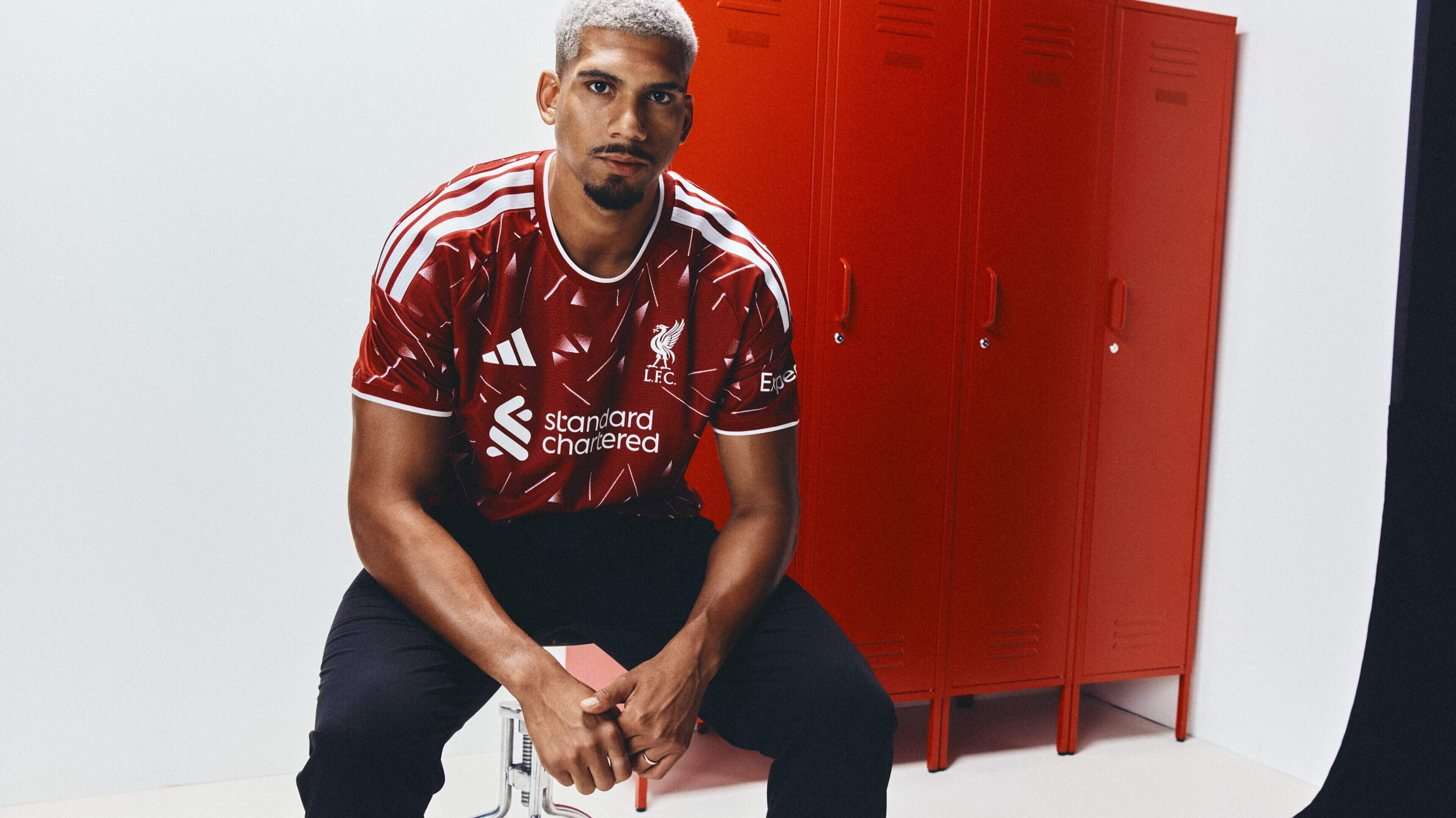 Ronald Araujo Completes Move to Liverpool