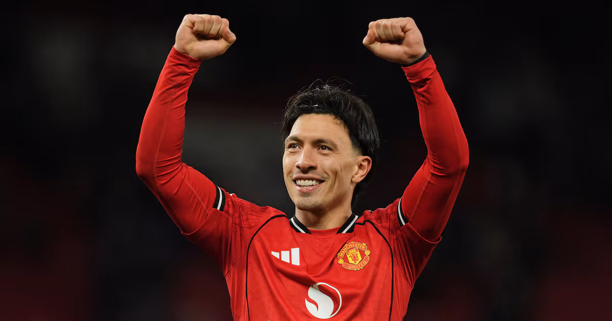 Lisandro Martinez joins Manchester United training camp