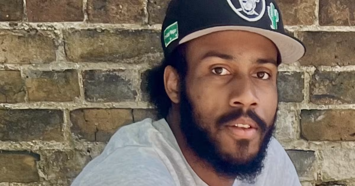 Bus driver shot dead outside pub in London