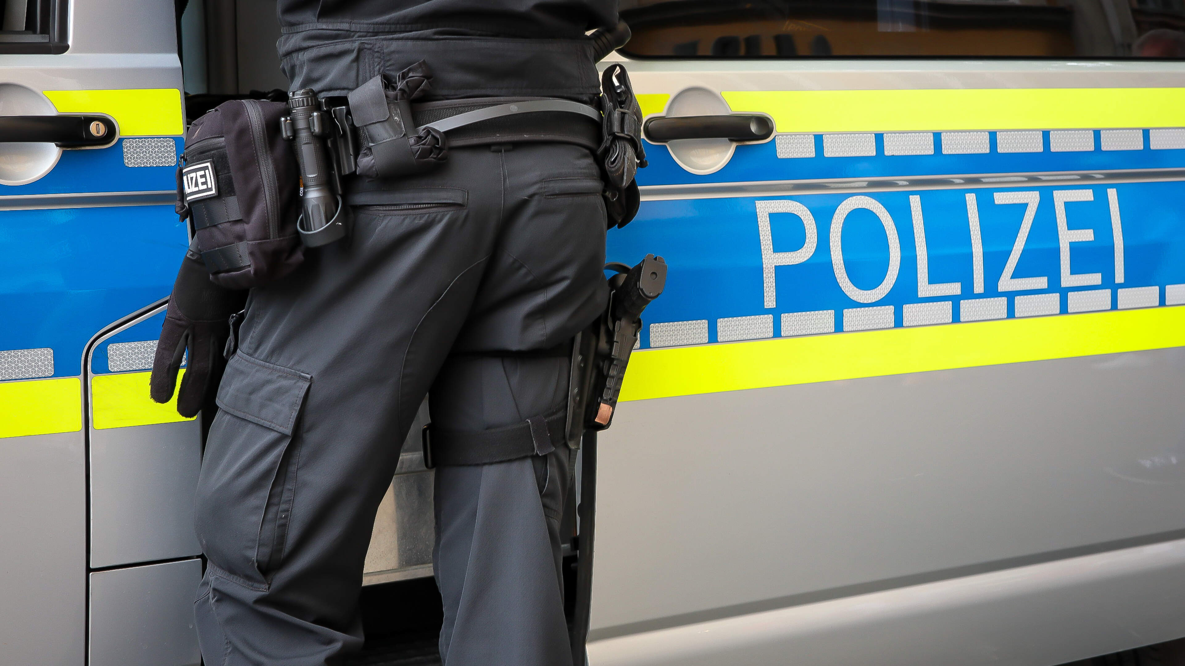 German Police Evacuate Buildings Near Explosive Device