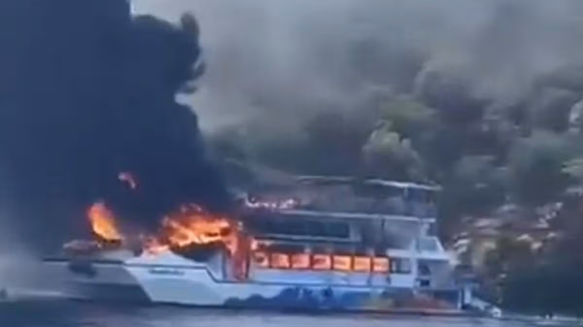Turkey boat trip erupts into flames