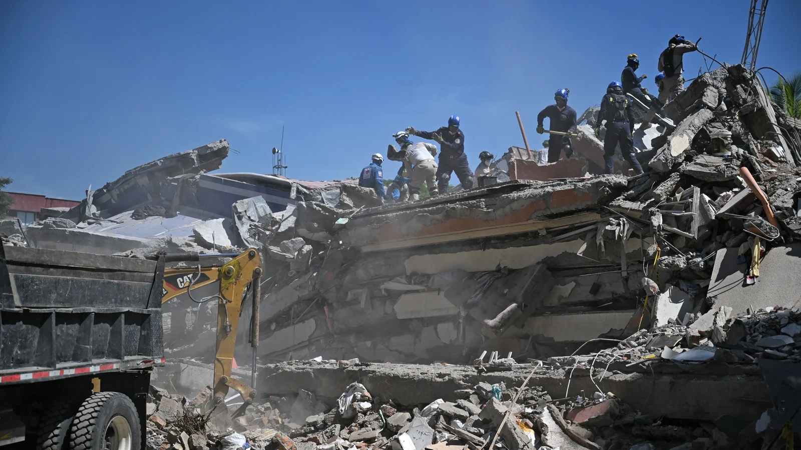 Hundreds missing after Colombia quake