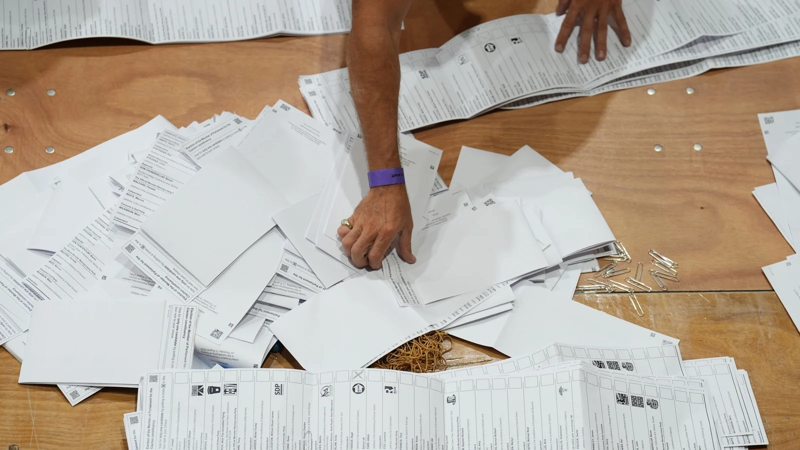 UK Vote Count Underway in Farage, Binface Showdown