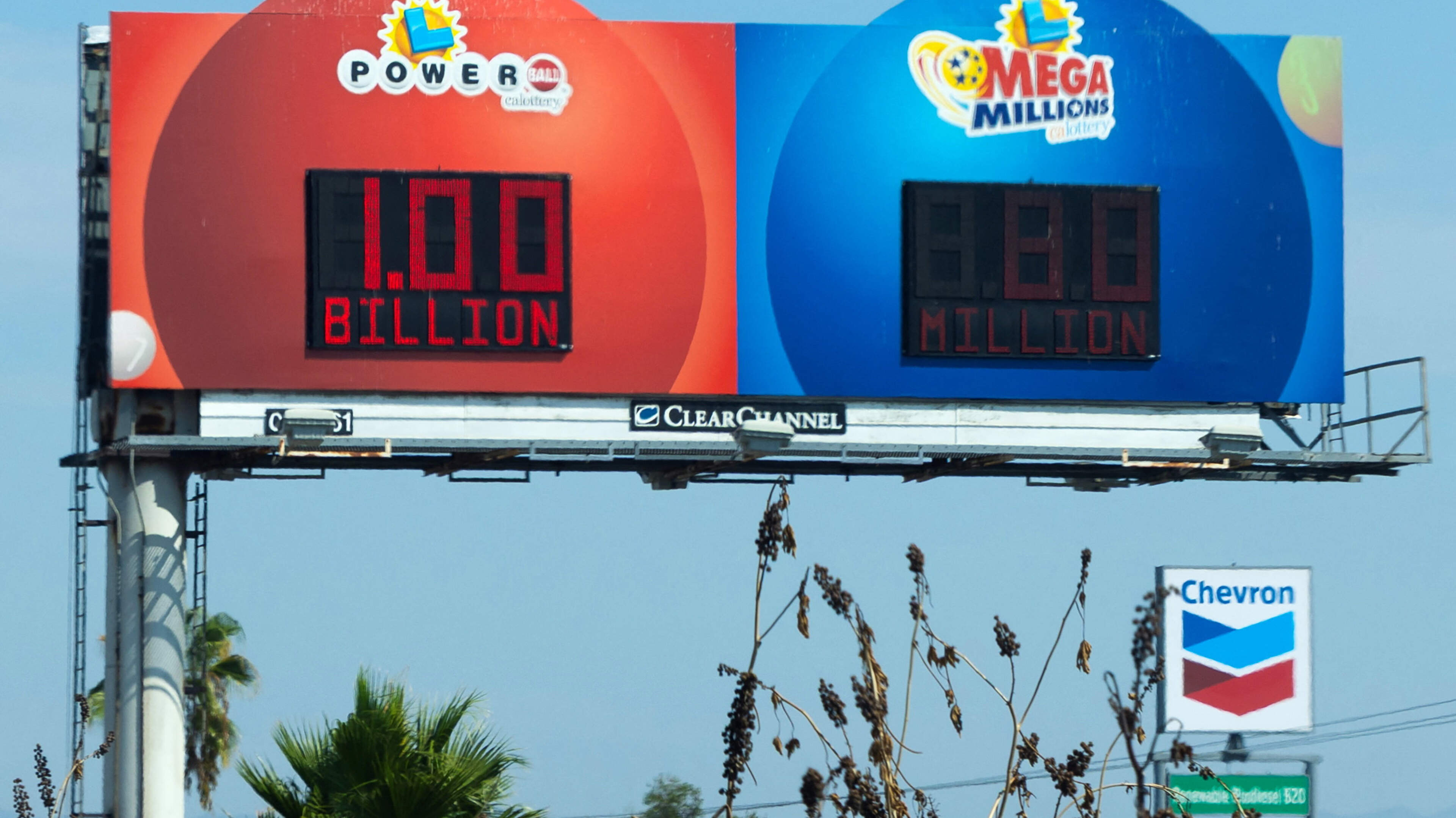 Illinois Powerball player wins $1bn jackpot