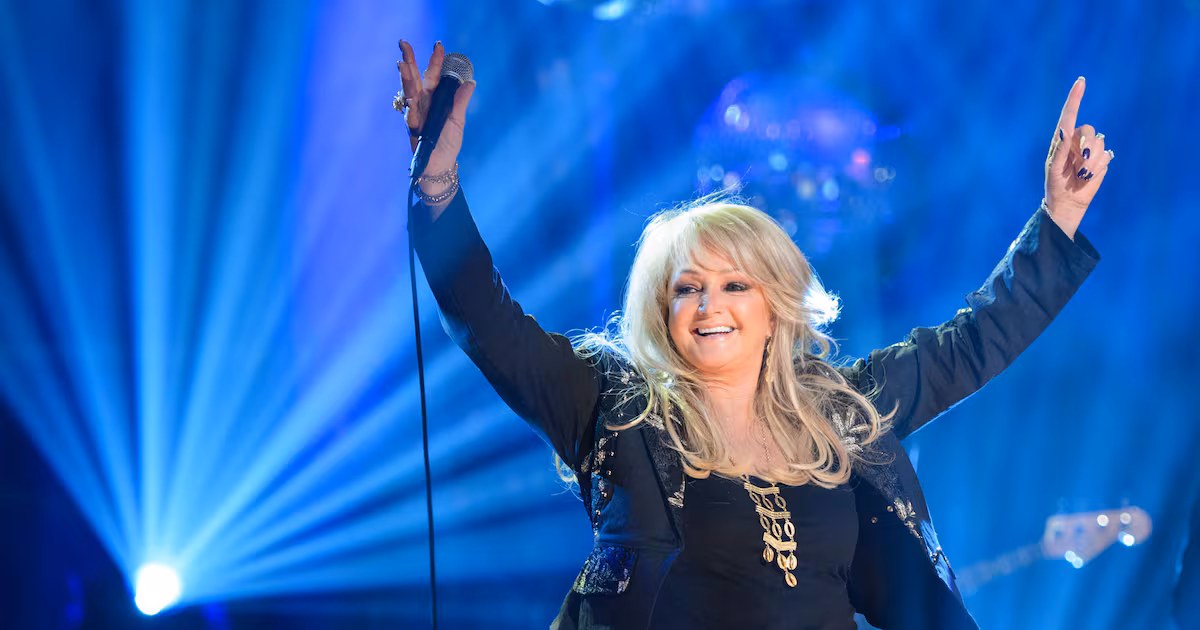 Bonnie Tyler's Coffin Procession in Mumbles